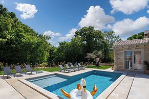 Villa Stonica With Pool