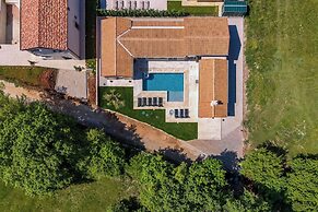 Villa Stonica With Pool