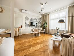 Fragola Apartments Florian Gate