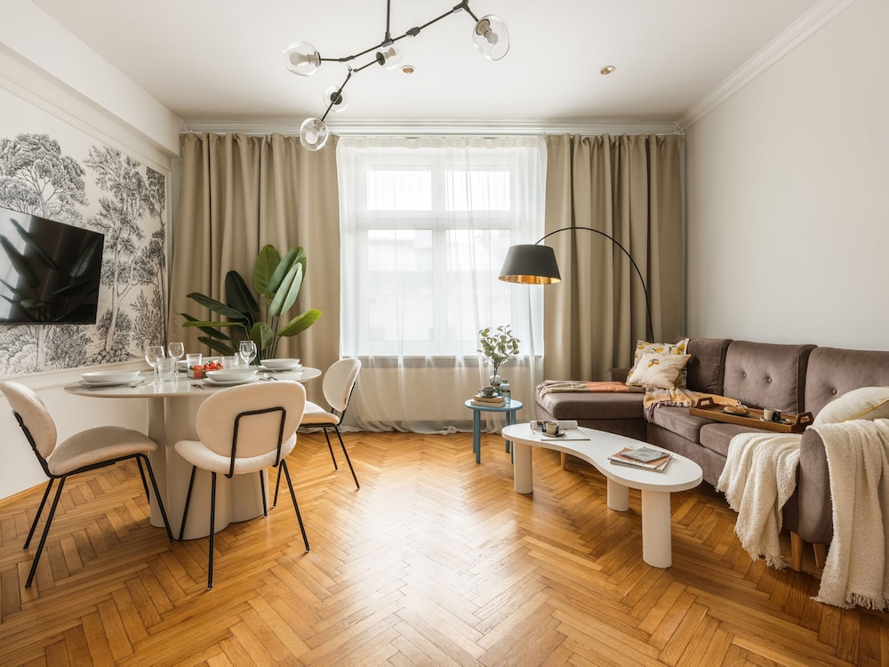 Fragola Apartments Florian Gate