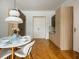 Fragola Apartments Florian Gate