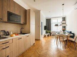 Fragola Apartments Florian Gate