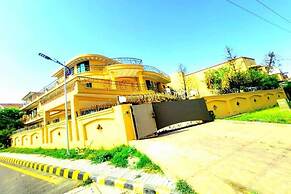 Sky Rose Guest House