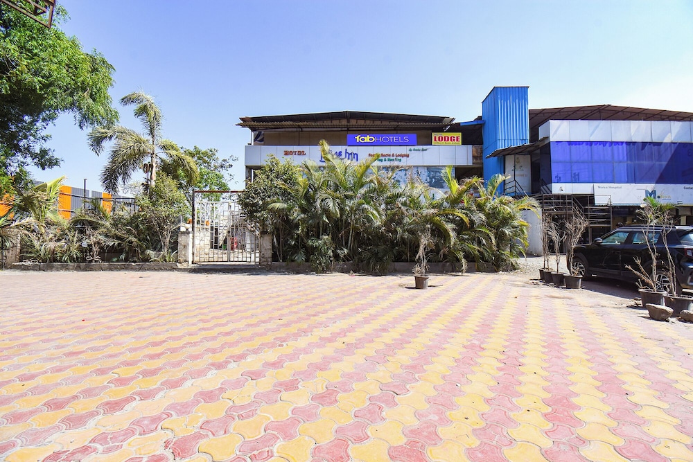 Fabhotel Blue Inn I
