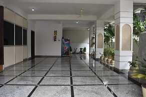 Fabhotel Anu Grand