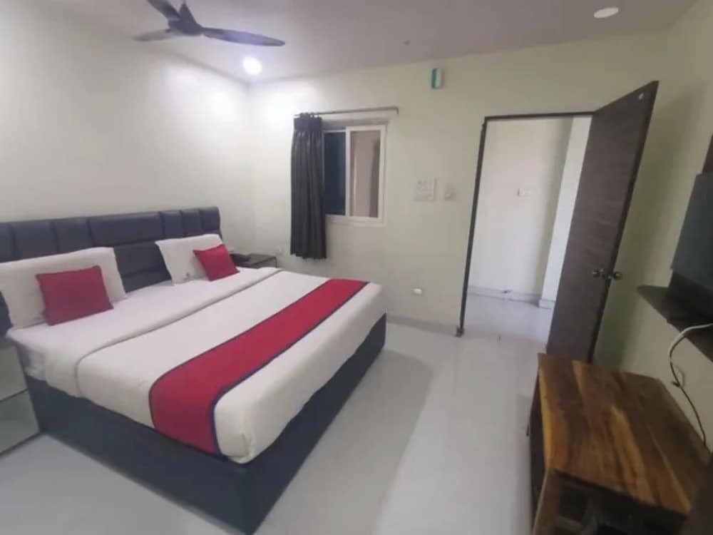 Fabhotel Anu Grand