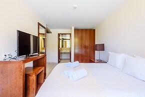 Vila das Lagoas Salgados Retreat