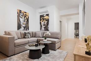 Aura Airport Suite
