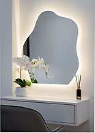 Aura Airport Suite