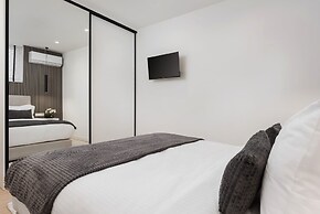 Aura Airport Suite
