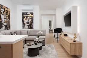 Aura Airport Suite