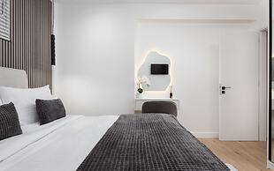 Aura Airport Suite