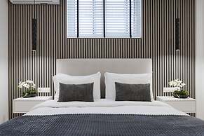 Aura Airport Suite