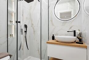 Aura Airport Suite
