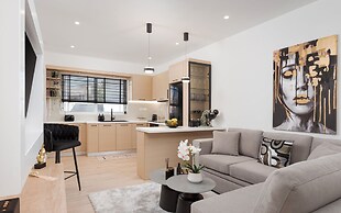 Aura Airport Suite
