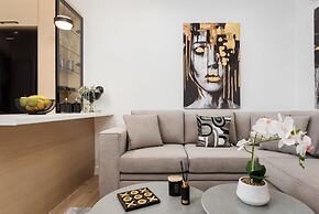 Aura Airport Suite