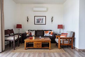 2BR Apt Near Larnaca Beach & Center