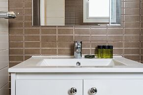 2BR Apt Near Larnaca Beach & Center