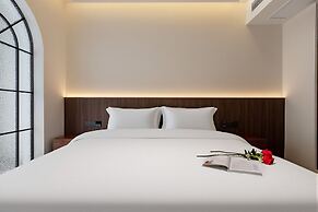 APOLLO COURTYARD HOTEL