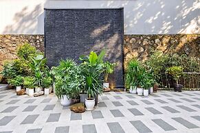 APOLLO COURTYARD HOTEL