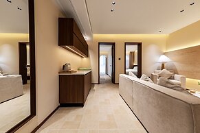 APOLLO COURTYARD HOTEL