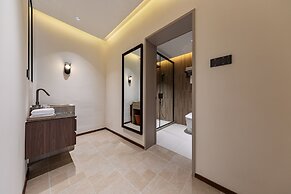 APOLLO COURTYARD HOTEL