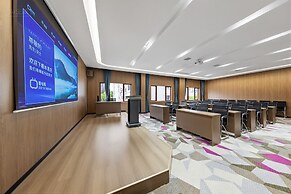 APOLLO COURTYARD HOTEL
