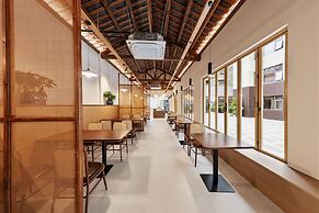 APOLLO COURTYARD HOTEL
