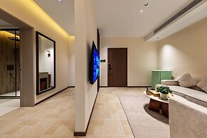 APOLLO COURTYARD HOTEL