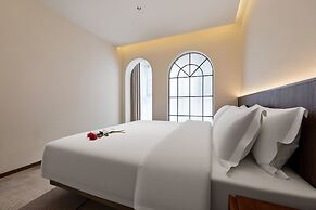 APOLLO COURTYARD HOTEL