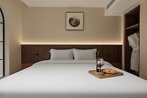 APOLLO COURTYARD HOTEL