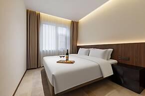 APOLLO COURTYARD HOTEL