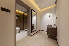 APOLLO COURTYARD HOTEL
