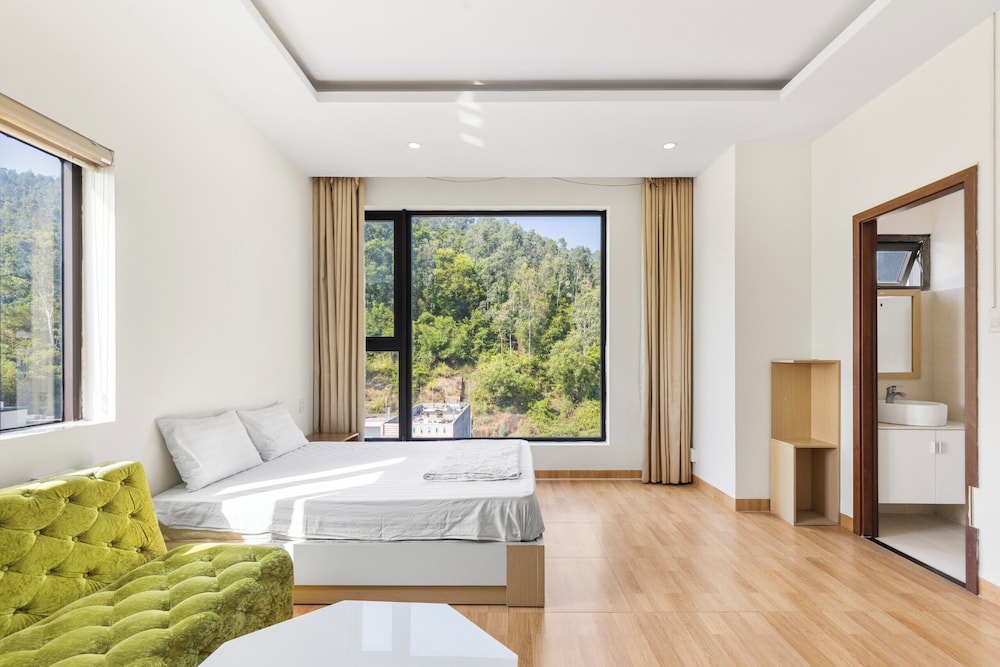 Pho Nui Hotel & Apartment