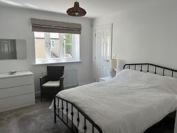 Apartment Sleeps 4 With Parking