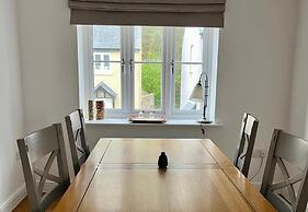 Apartment Sleeps 4 With Parking