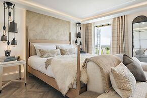 The Hide Ridgestone