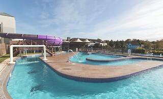 Caravan Sleeps 5 - Decking, Parking, Pet Friendly