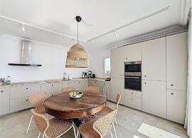 Mb.b53 - Beachfront Penthouse With Sea Views