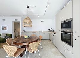Mb.b53 - Beachfront Penthouse With Sea Views