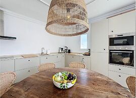 Mb.b53 - Beachfront Penthouse With Sea Views