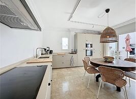 Mb.b53 - Beachfront Penthouse With Sea Views