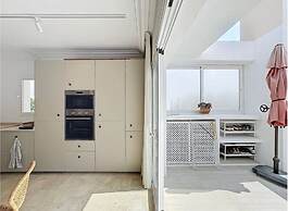 Mb.b53 - Beachfront Penthouse With Sea Views