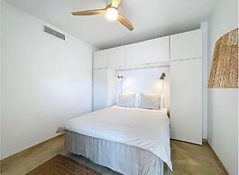 Mb.b53 - Beachfront Penthouse With Sea Views