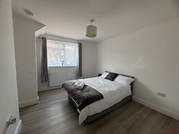 Apartment Sleeps 6 With Wifi