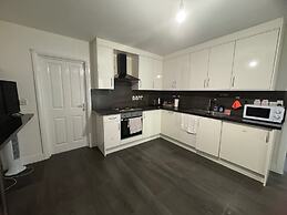 Apartment Sleeps 6 With Wifi