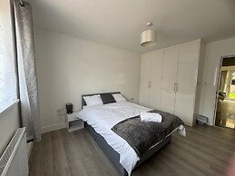 Apartment Sleeps 6 With Wifi