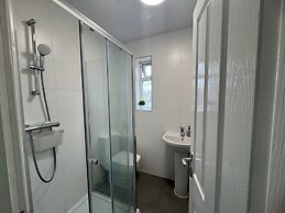 Apartment Sleeps 6 With Wifi