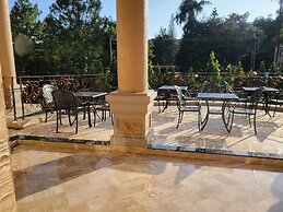 Fountain Palace Hotel & Suites