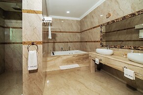 Fountain Palace Hotel & Suites